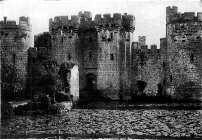 ENTRANCE FRONT BODIAM CASTLE, SUSSEX.