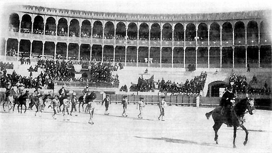 PLAZA DE TOROS. THE PROCESSION