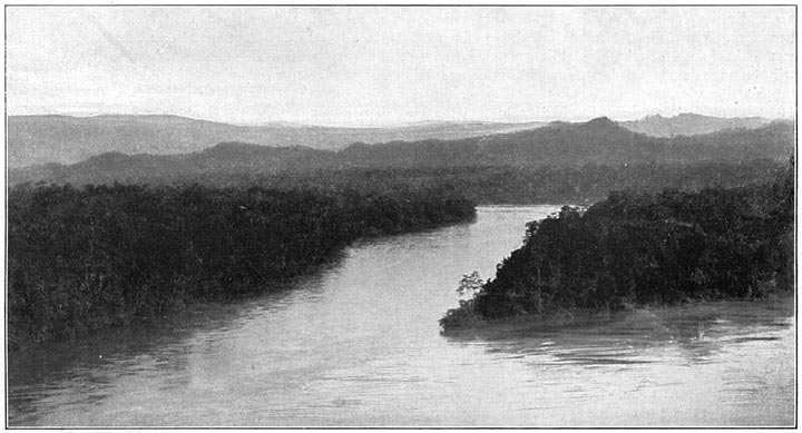 Panorama in het Van Rees-gebergte. (Op den voorgrond rechts: Havik-eiland).