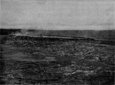 A lake of white-hot molten lava. The volcano of Mauna-Loá, Hawaii