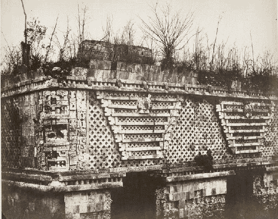 Palais Des Nonnes, à Uxmal; detail de la façade dite Egyptienne.