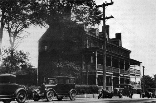 "The Tavern," across Little River Turnpike from the
courthouse. Photo by Helen Hill Miller, 1932.