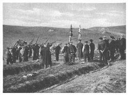 County volunteers of Islay firing a volley at the funeral
of Tuscania victims at Kilnaughton, to the accompaniment of bagpipe
lament
(Times Photo Service)