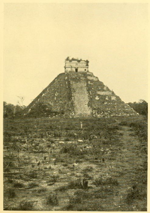 EL CASTILLO, CHICHEN ITZA.